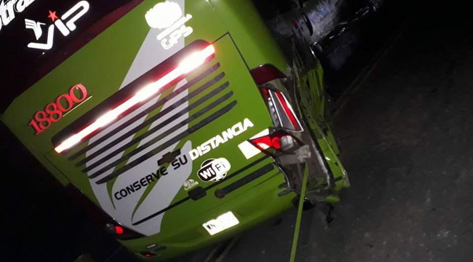 Varios heridos tras accidentarse un bus intermunicipal entre Paicol y La Plata 2
