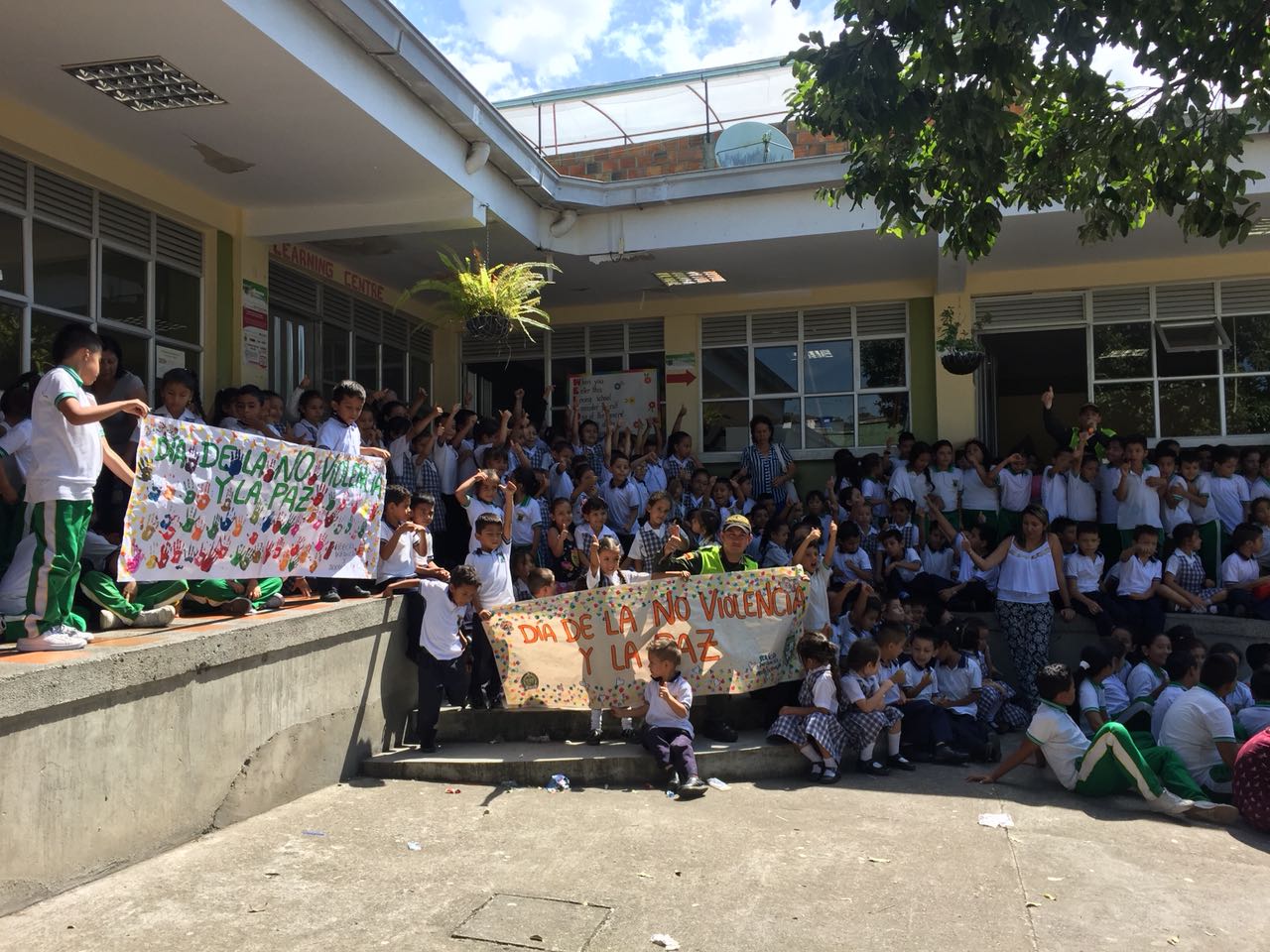 Actividades preventivas en niños y adolescentes desarrolló la policía en Gigante 1