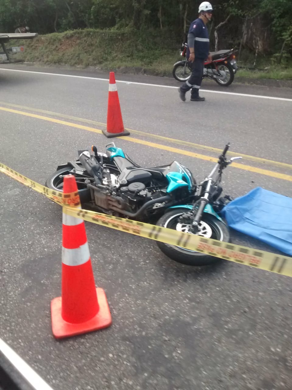 Motociclista falleció al colisionar violentamente contra un camión entre Gigante y Hobo 1