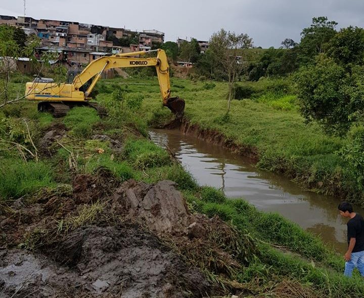 Realizan dragado preventivo a los afluentes hídricos de Isnos 1