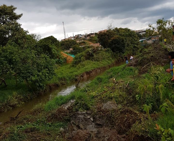 Realizan dragado preventivo a los afluentes hídricos de Isnos 2