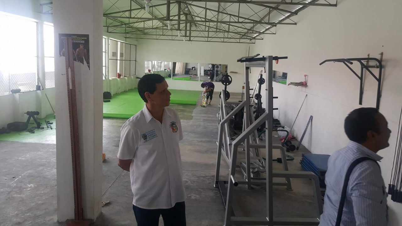 En Altamira existe un Gimnasio Público Municipal, y lo están mejorando 2