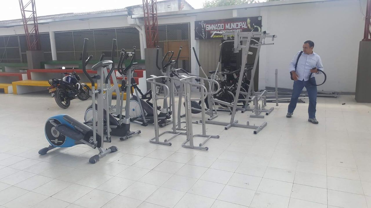 En Altamira existe un Gimnasio Público Municipal, y lo están mejorando 1