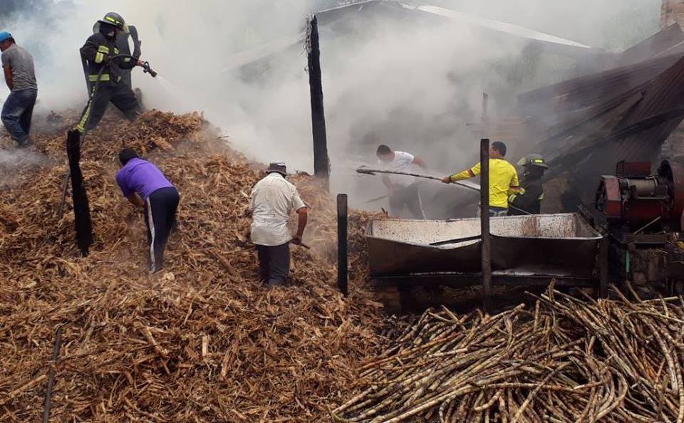 Voraz incendio, consumió establecimiento panelero en vereda de Isnos 2