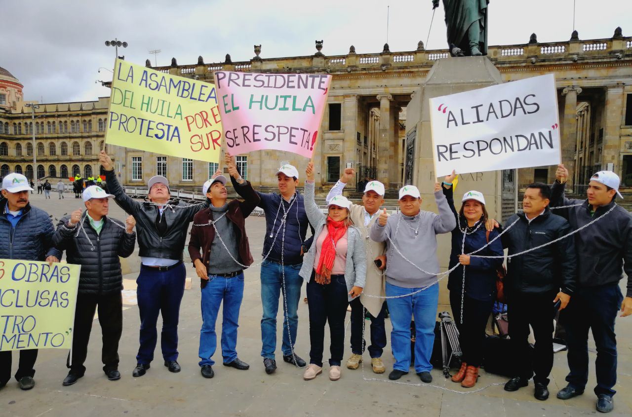 Levantada protesta de los diputados en la Plaza de Bolívar 1