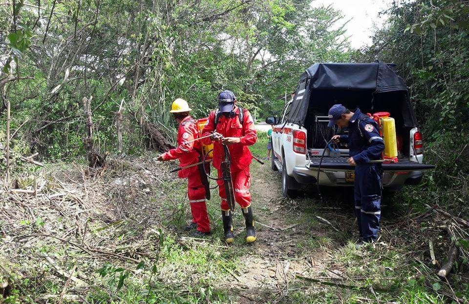 Incendio de cobertura puso en alto riesgo varias viviendas y planta de gas en El Agrado 3