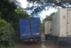 Paso vehicular por daño en Pericongo genera dificultades viales en Tarqui 2