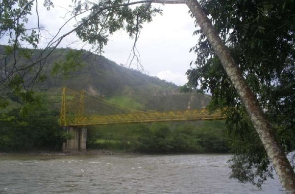 Denuncian riesgo de colapso en el puente que comunica hacia Maito en Tarqui 1