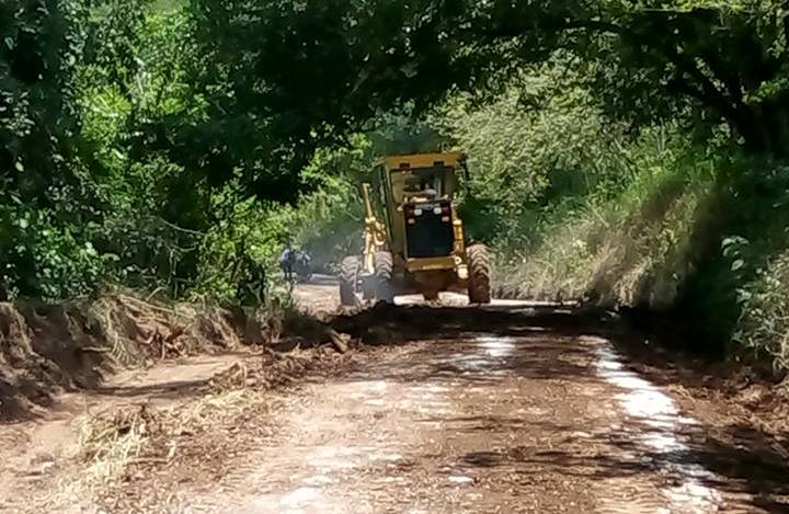 Paso vehicular por daño en Pericongo genera dificultades viales en Tarqui 3