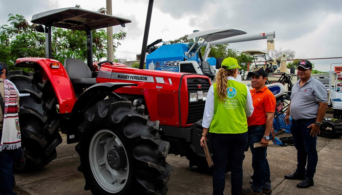 Inició la Expoferia del Banco Agrario, el exterior del Coliseo de Pitalito acoge el evento 2
