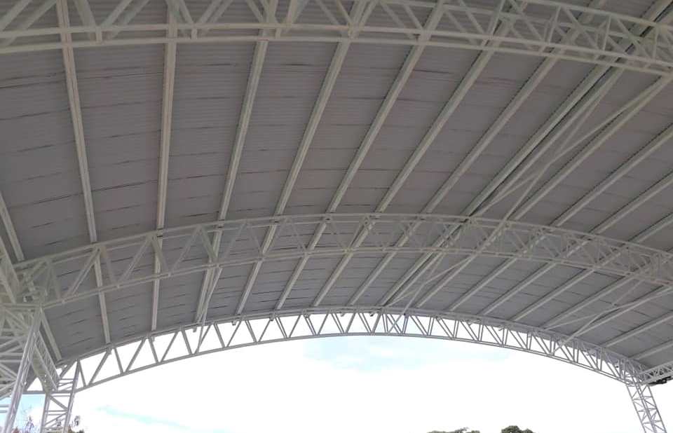 Con dos meses de atraso, finaliza construcción de polideportivo en barrio de Garzón 4