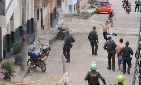 VIDEO: Jóvenes que rechazaron una requisa agredieron a la policía en Acevedo 3