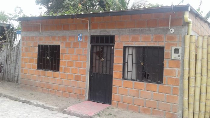 Insólito en La Jagua Garzón, cobradores "gota a gota" atacaron a pedradas una vivienda 3
