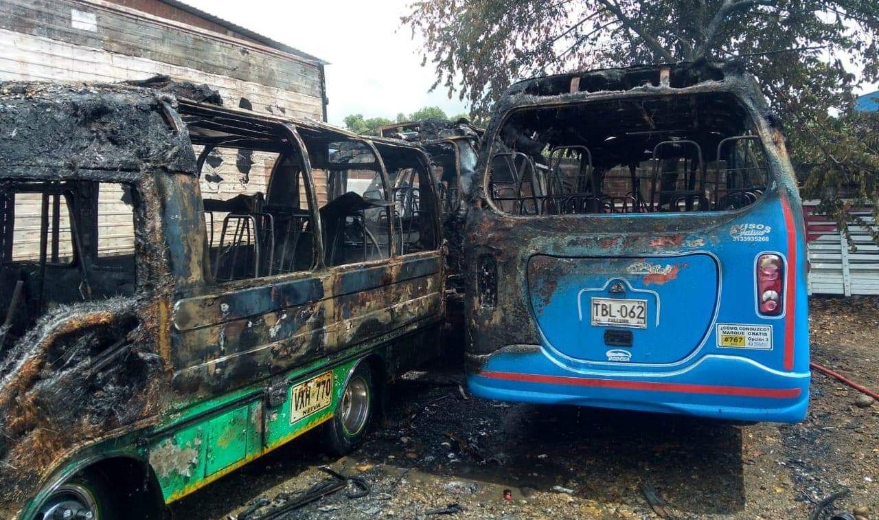 Por causas que aun no han sido esclarecidas, tres vehículos se incendiaron en Neiva 3