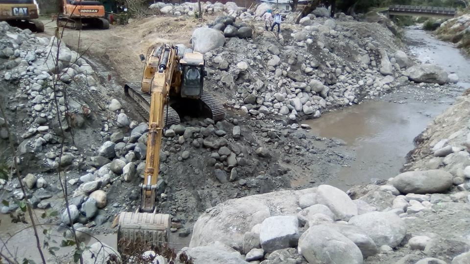Avanzan labores de dragado sobre el lecho del río Frío en Campoalegre 2