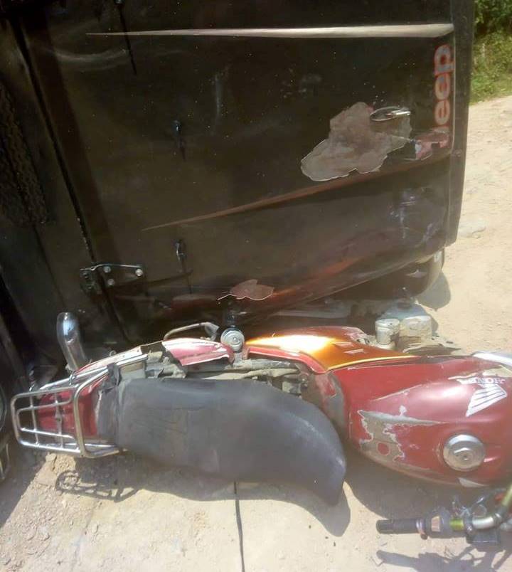 Motociclista se salvó de morir aplastado por un campero en Acevedo 3