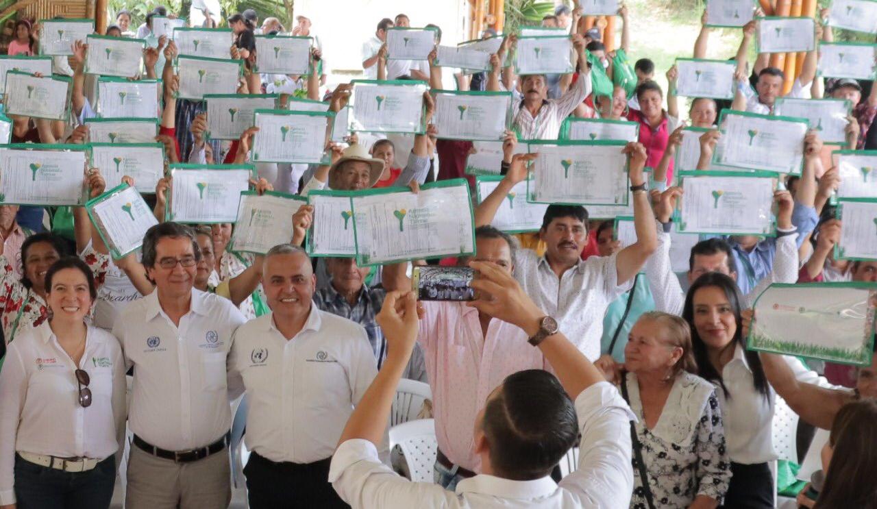 Campesinos del Huila se convierten en propietarios, tras entrega de títulos por parte de la ANT 4