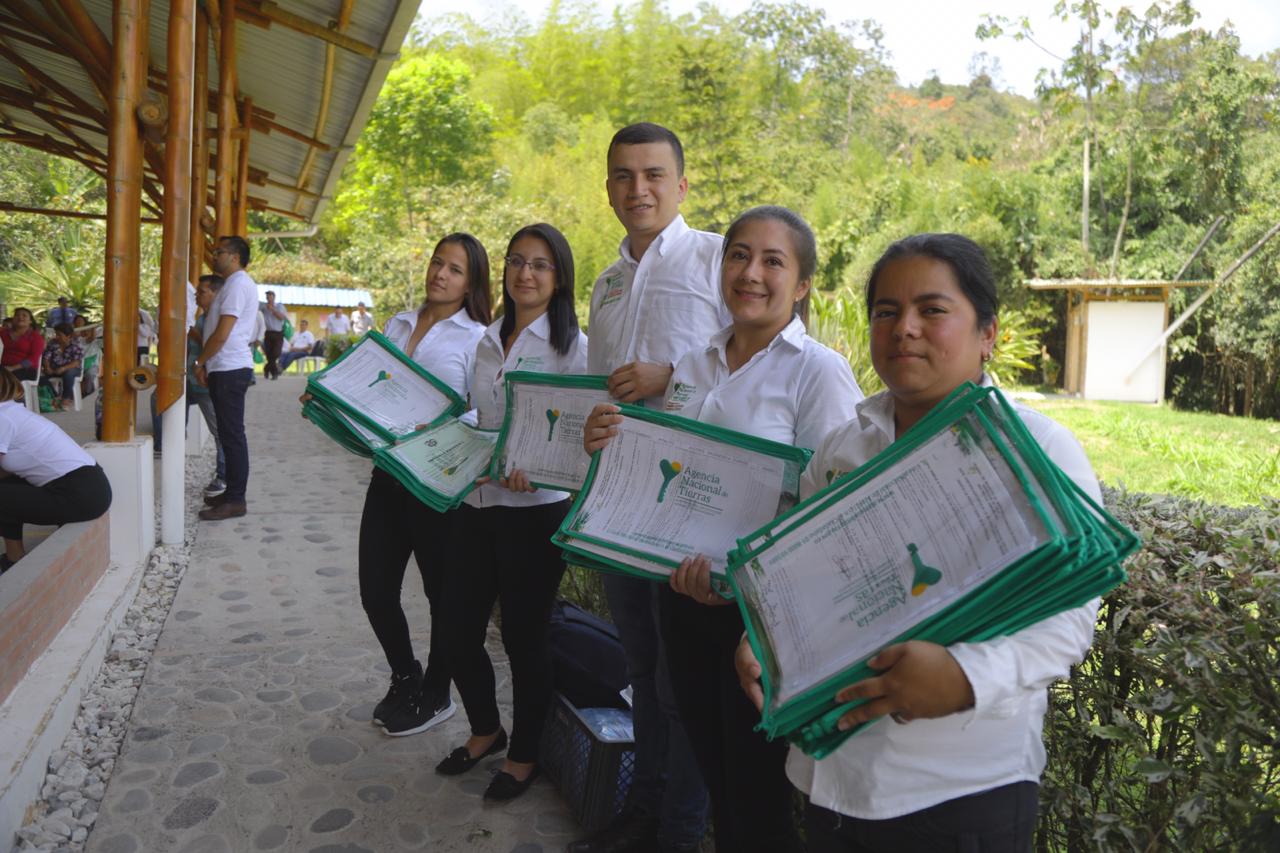 Campesinos del Huila se convierten en propietarios, tras entrega de títulos por parte de la ANT 2