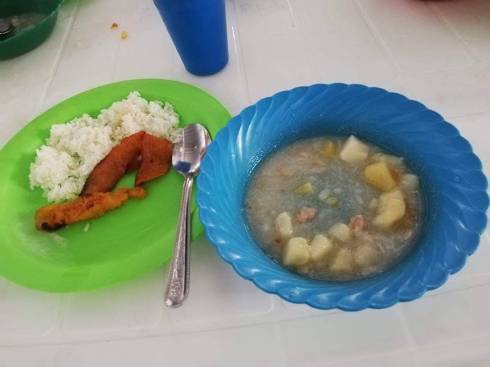 Alumnos protestan contra el mal servicio de alimentación escolar en Hobo 2