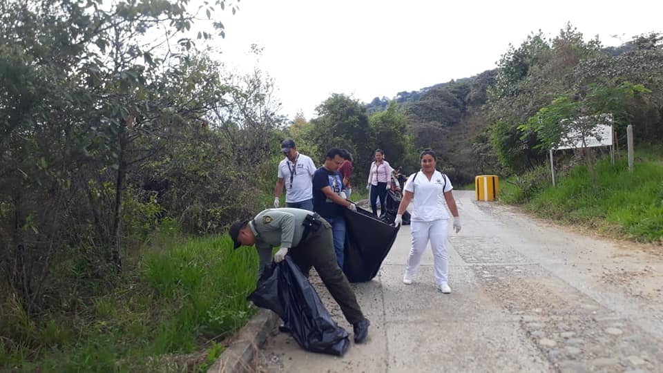 Exitosa jornada de aseo en los alrededores de la Caja de Agua en Paicol 3
