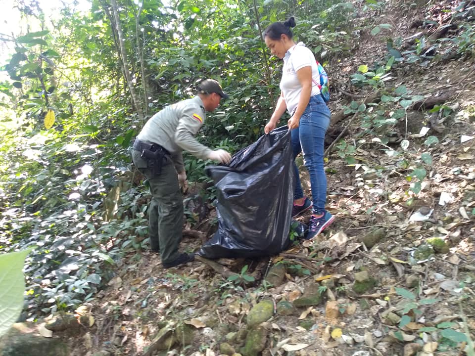 Exitosa jornada de aseo en los alrededores de la Caja de Agua en Paicol 2