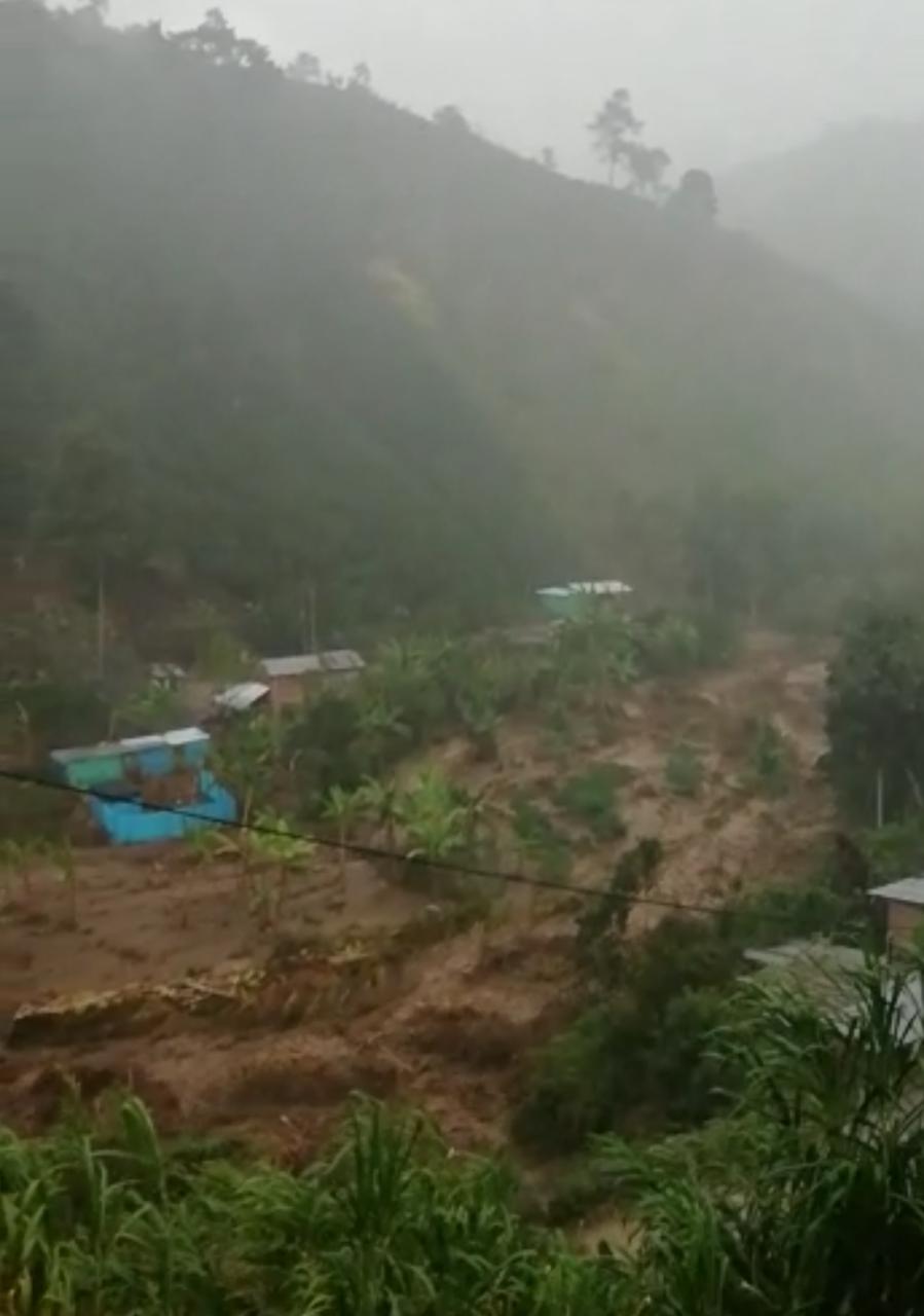 Video: Emergencia en zona rural de Garzón por desbordamiento de la quebrada Majo 3
