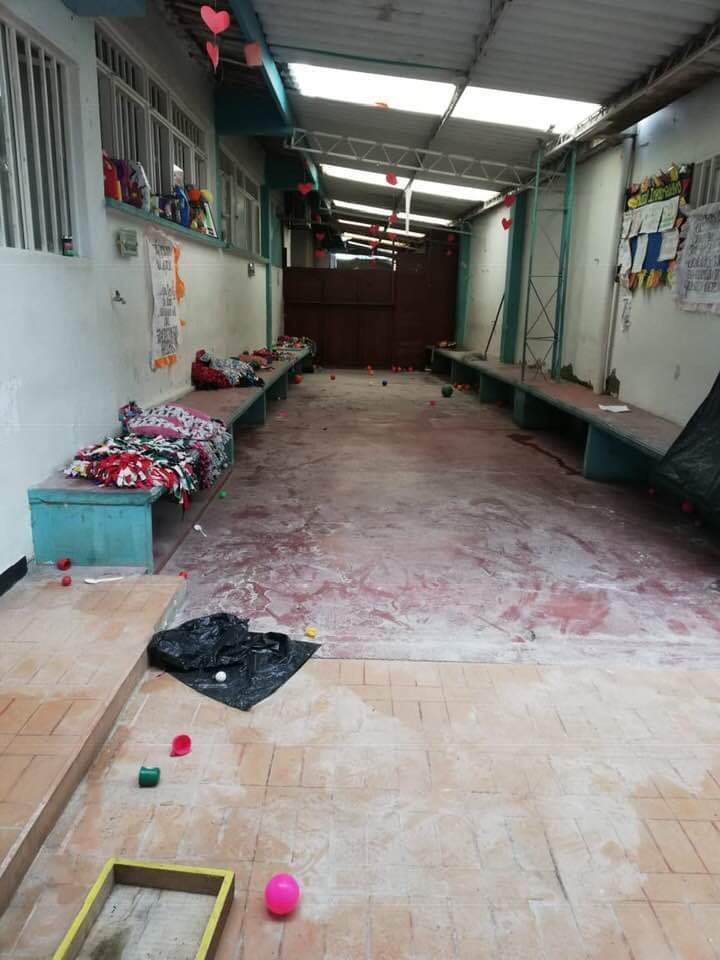 Denuncian saqueo y destrucción en sede infaltil de Isnos 2