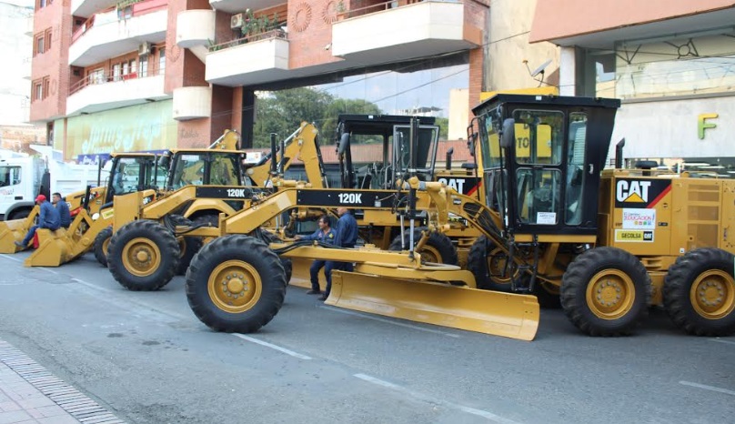 Nueva maquinaria amarilla para mejorar la red vial del Huila, fue entregada 2