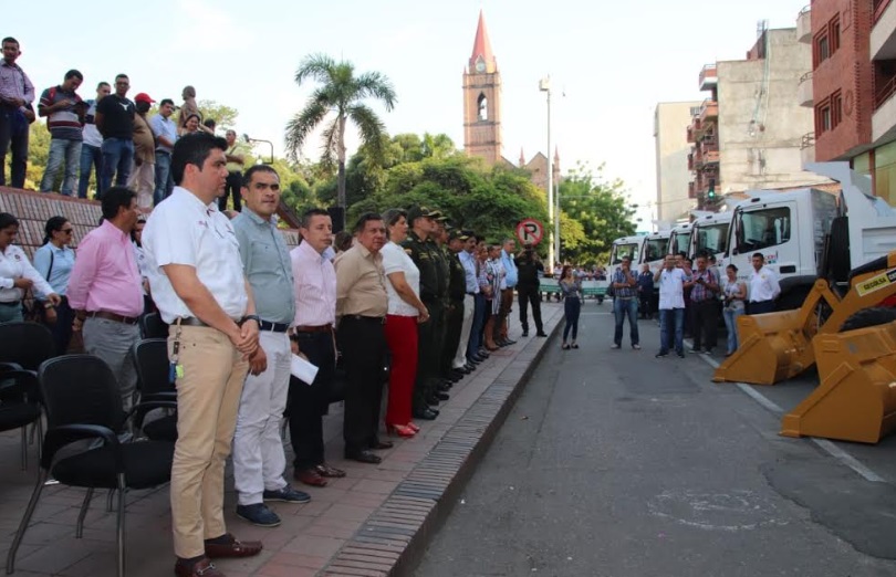 Nueva maquinaria amarilla para mejorar la red vial del Huila, fue entregada 6