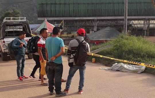 Hombre murió al caer de una camioneta la mañana de éste sábado 3