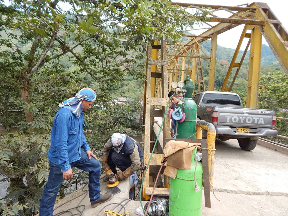 Tras quejas de la comunidad, consorcio vial realiza mantenimiento al puente de Oritogüaz 3