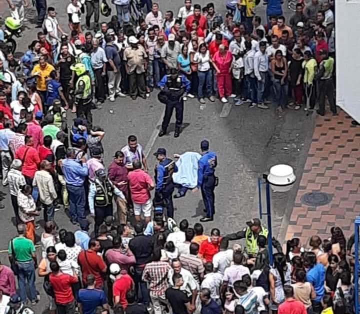 Conmoción en Neiva, un hombre se lanzó desde el décimo piso de un centro comercial 2