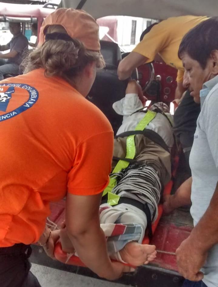 Adulto mayor fue embestido violentamente por un toro en El Agrado 4