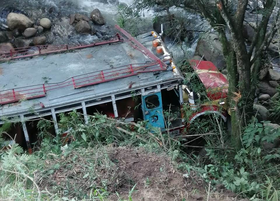 Fallas mecánicas, provocaron aparatoso accidente de un vehículo tipo chiva 1
