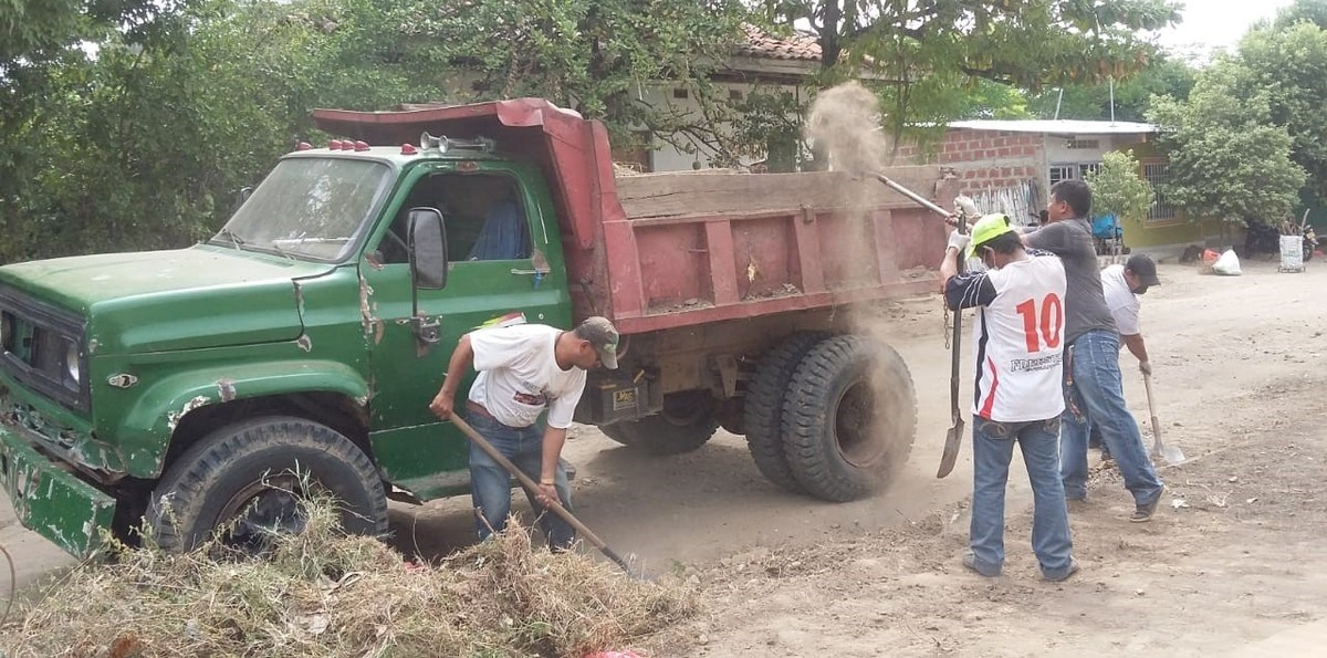 Habitantes de Villavieja asearon y recuperaron la estación del ferrocarril 2