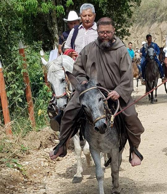 Complacencia por ordenación sacerdotal de un franciscano oporapense 1