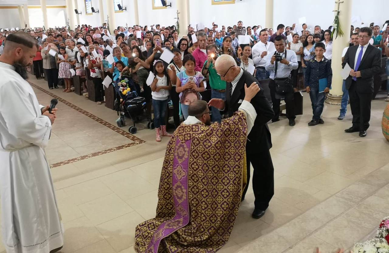 Complacencia por ordenación sacerdotal de un franciscano oporapense 4