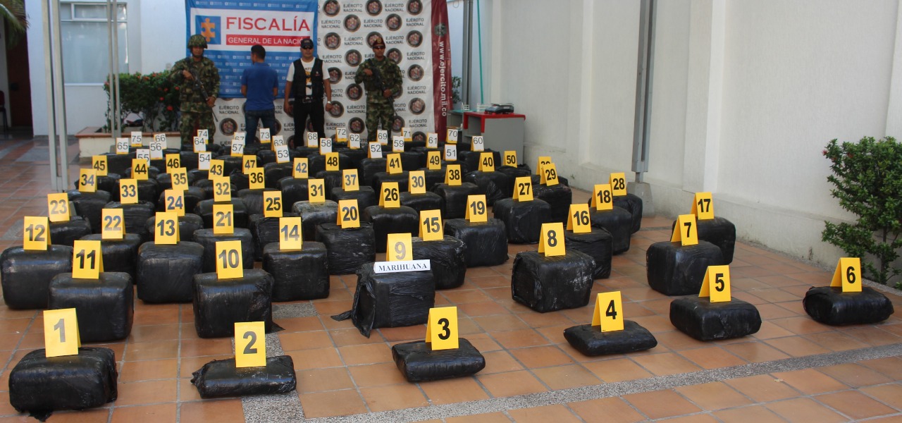 Interceptan vehículo transportando cerca de una tonelada de marihuana 1
