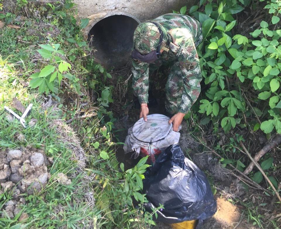 Incautan material de guerra y explosivos en el oriente y norte de Huila 2