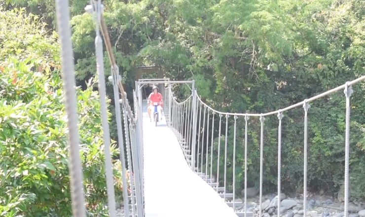 Puente colgante en zona rural de Palermo, fue puesto al servicio 2