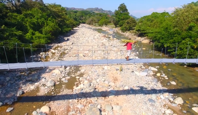 Puente colgante en zona rural de Palermo, fue puesto al servicio 3