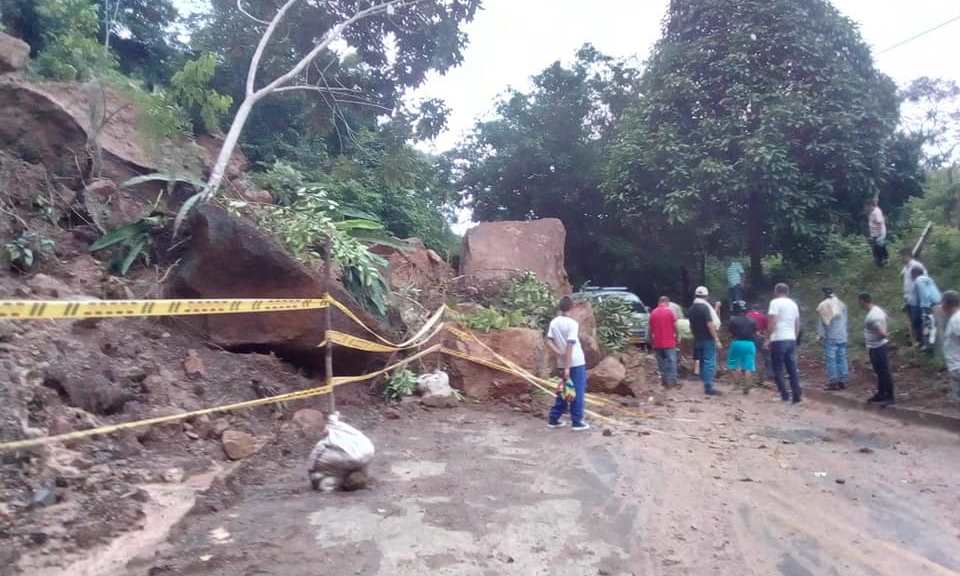 Derrumbes en la vía, limitan movilidad hacia Caquetá y Putumayo 1