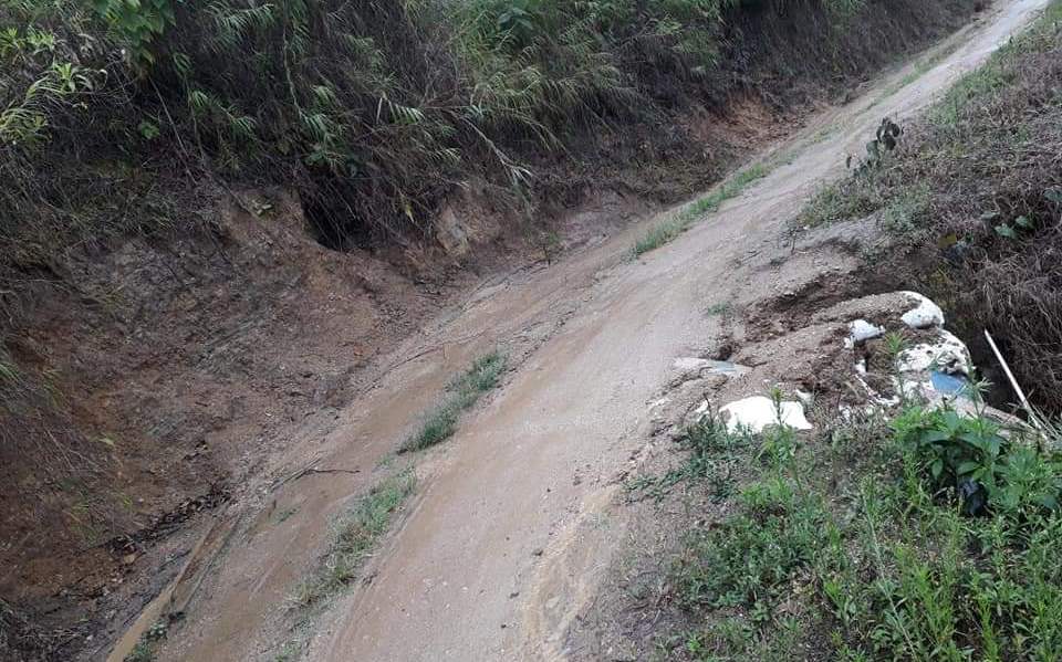 Con sus propios recursos, agricultores de Garzón debieron reparar sus vías 2