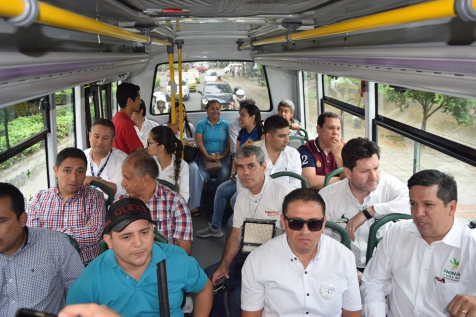Presentan primer bus colectivo a gas para transporte de pasajeros en Neiva 2