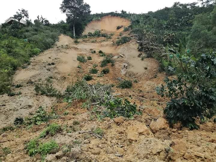 Emergencia en San Adolfo Acevedo por inmenso deslizamiento de tierra 3
