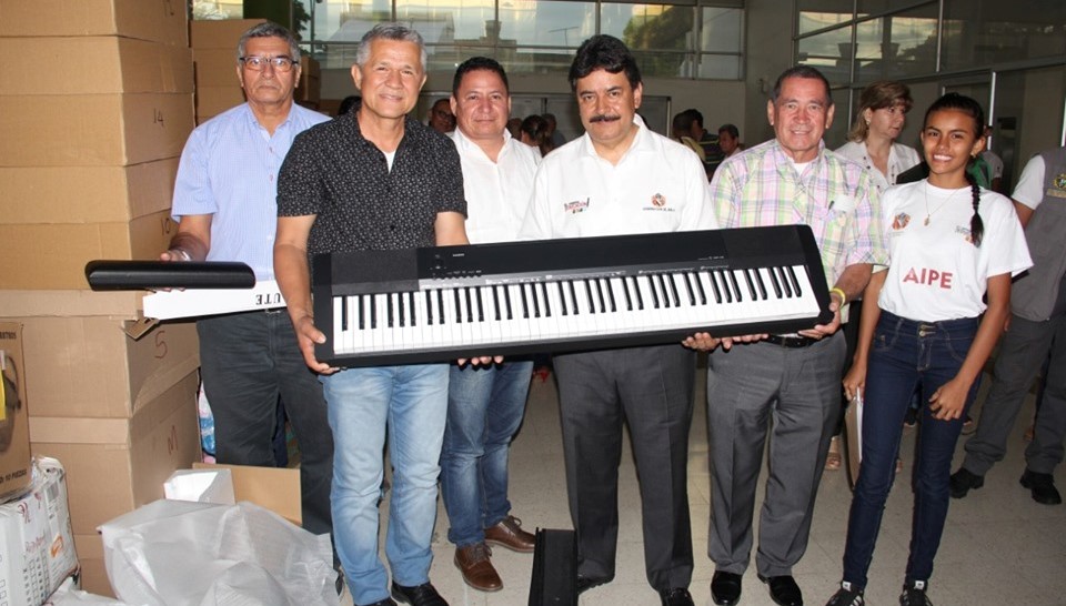 Trajes típicos e instrumentos musicales fueron entregados a municipios 3