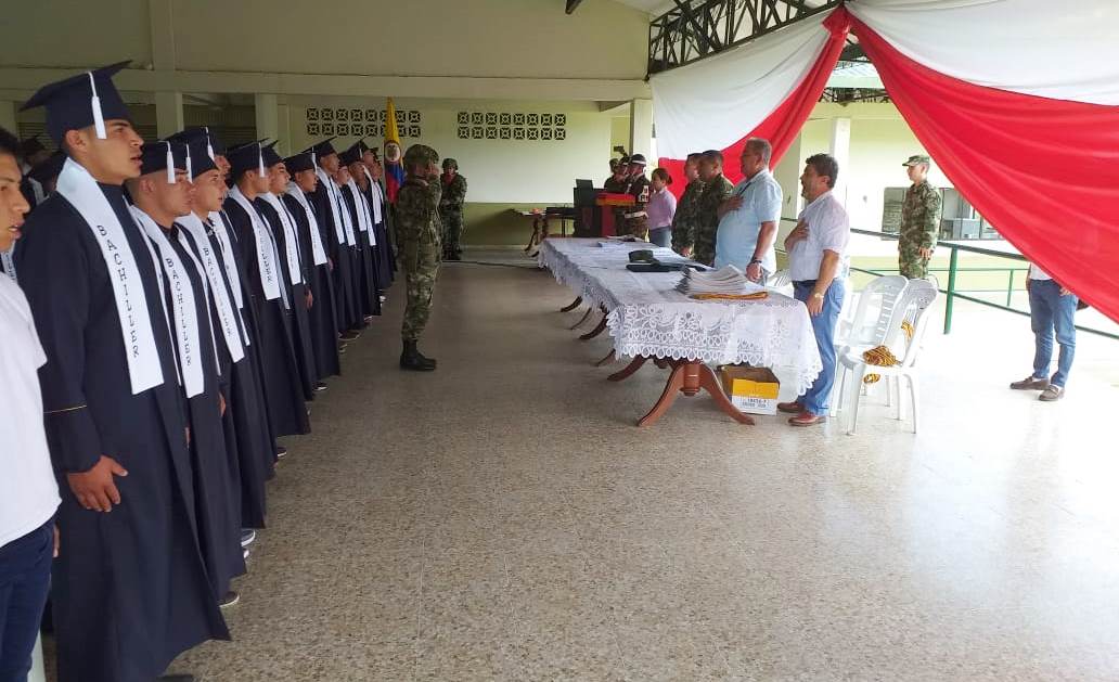 Soldados del Batallón Pigoanza en Garzón, se graduaron como bachilleres 3