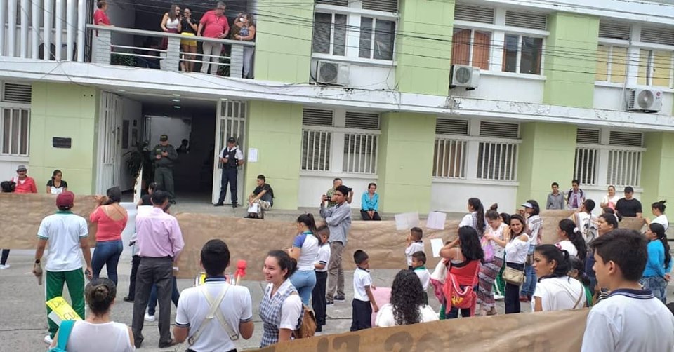Estudiantes de Zuluaga Garzón, protestaron frente a la Alcaldía 2