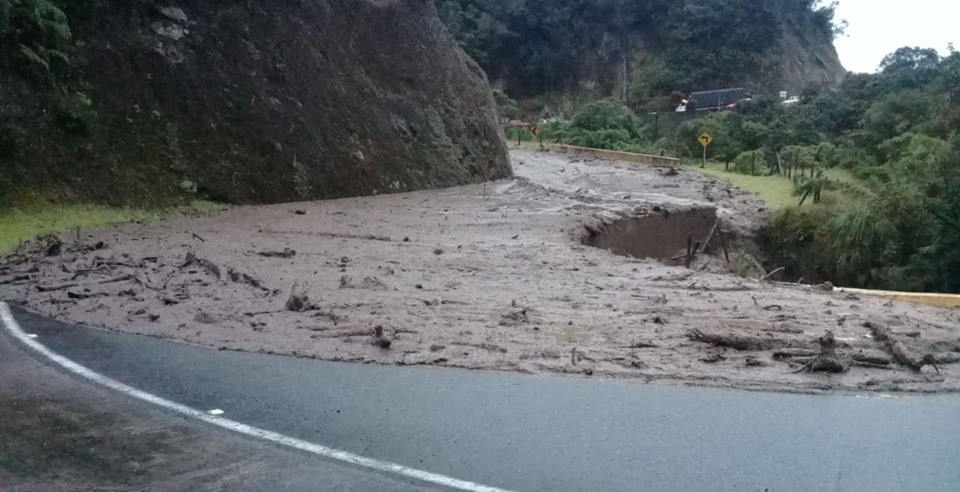 Intensas lluvias provocaron el cierre total de la vía Pitalito-Mocoa 1