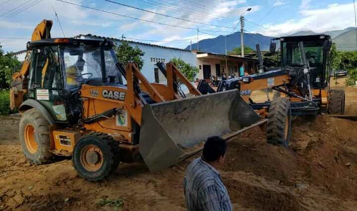 Con nueva maquinaria, recuperan vías urbanas y rurales de Campoalegre 1